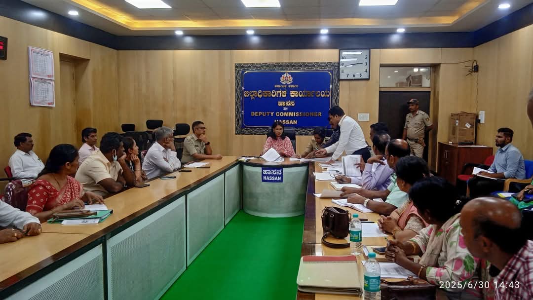 ಹಾಸನ ಜಿಲ್ಲಾಧಿಕಾರಿ ಲತಾ ಕುಮಾರಿ ಅವರಿಂದ ಹೃದಯಾಘಾತದಿಂದ ಸಾವು ಸಂಭವಿಸುತ್ತಿರುವ ಬಗ್ಗೆ ವಿದ್ಯಾರ್ಥಿಗಳಿಗೆ ಜಾಗೃತಿ ಮೂಡಿಸಲು  ಸೂಚನೆ.