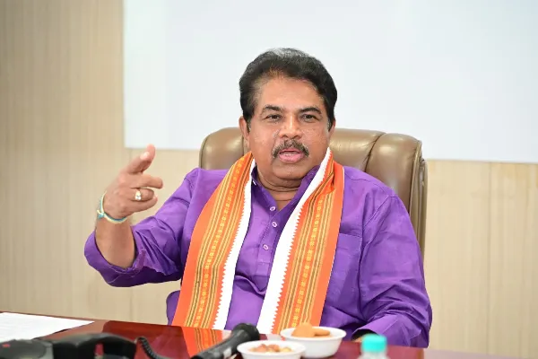 ಸಿದ್ದರಾಮಯ್ಯ  ಪಾಪರ್‌ ಮುಖ್ಯಮಂತ್ರಿಯಾಗಿದ್ದಾರೆ  ಸರ್ಕಾರ ದಿವಾಳಿಯಾಗಿದ್ದರೂ ಶಾಸಕರ ಫಾರಿನ್‌ ಟೂರ್‌. ಪ್ರತಿಪಕ್ಷ ನಾಯಕ ಆರ್.ಅಶೋಕ್ ಆಕ್ರೋಶ