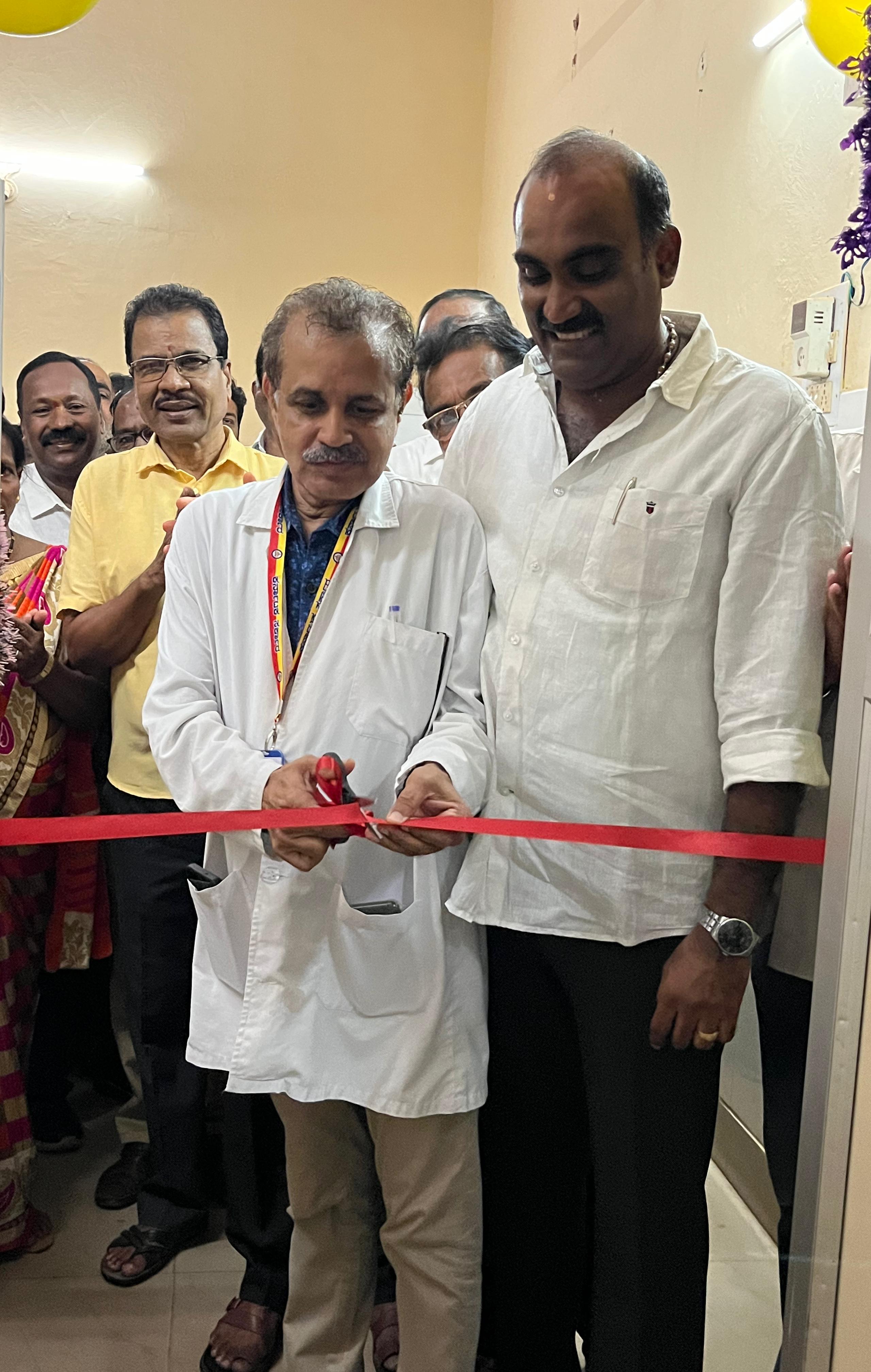 ದಕ್ಷಿಣ ಕನ್ನಡ ಉಡುಪಿ ಮೀನು ಮಾರಾಟ ಫೆಡರೇಶನ್ ವತಿಯಿಂದ ಉಡುಪಿ ಜಿಲ್ಲಾಸ್ಪತ್ರೆಗೆ ಎಕ್ಸ್ ರೇ ಯಂತ್ರ ಹಸ್ತಾಂತರ