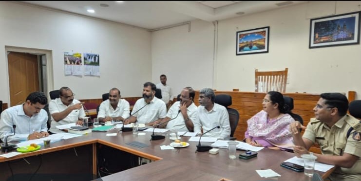 ಉಡುಪಿ ಜಿಲ್ಲೆಯ ಮರಳಿನ ಸಮಸ್ಯೆಯ ಬಗ್ಗೆ ಅಧಿಕಾರಿಗಳೊಂದಿಗೆ ನಡೆದ ಸಭೆಯಲ್ಲಿ ಶಾಸಕ ಕಿರಣ್ ಕೊಡ್ಗಿ ಭಾಗಿ. 