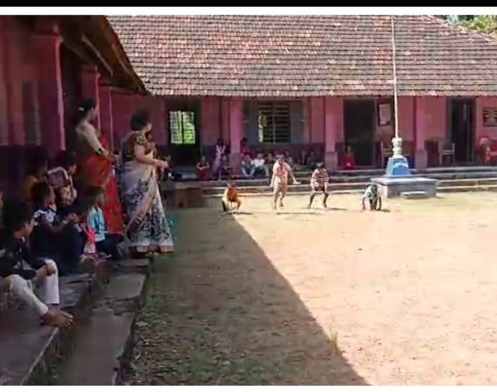 ಬಾರ್ಕೂರಿನಲ್ಲಿ ಇನ್ನೊಂದು ಕನ್ನಡ ಶಾಲೆಯನ್ನು ಮುಚ್ಚಲು ವ್ಯವಸ್ಥಿತ ಹುನ್ನಾರ.?! ಪೋಷಕರ ಸಭೆಯಲ್ಲಿ  ಪಾದರ್ ಕೊಡುತ್ತಿರುವ ಕಿರುಕುಳ ಹಾಗೂ 1ನೇ ತರಗತಿಗೆ ಮಕ್ಕಳ ದಾಖಲಾತಿ ಮಾಡಬಾರದೆಂದು  ಫಾದರ್ ಹೇಳಿದ ವಿಷಯ ಶಾಲಾ ಮುಖ್ಯ ಶಿಕ್ಷಕಿಯಿಂದ ಬಹಿರಂಗ.!?